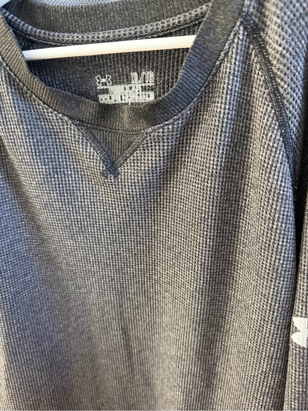 Under Armour Men’s Dark Gray Waffle-Knit Crewneck shirt.   New